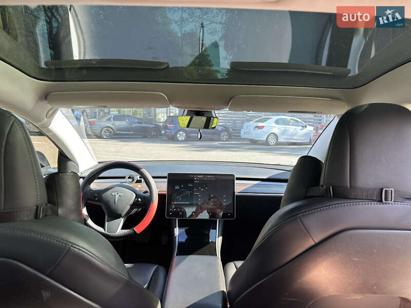 Седан Tesla Model 3 2019 в Виннице