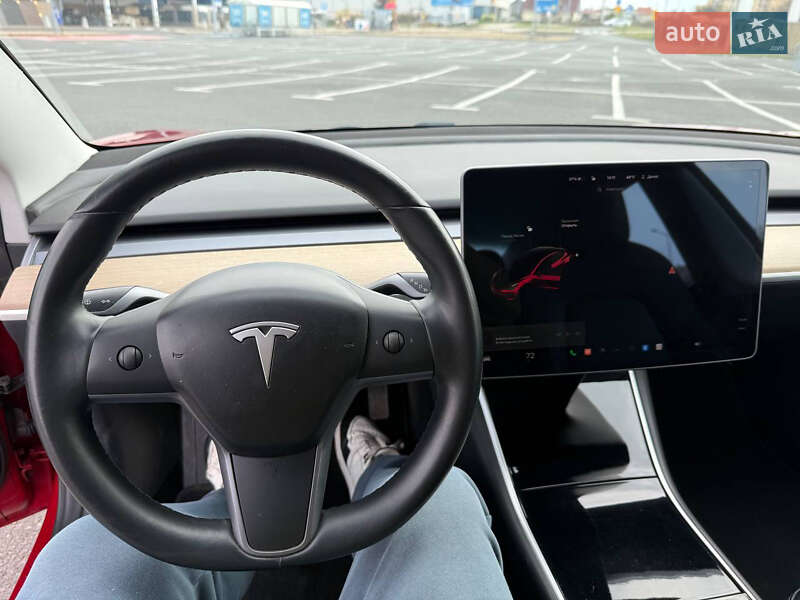 Седан Tesla Model 3 2019 в Одесі