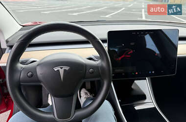 Седан Tesla Model 3 2019 в 