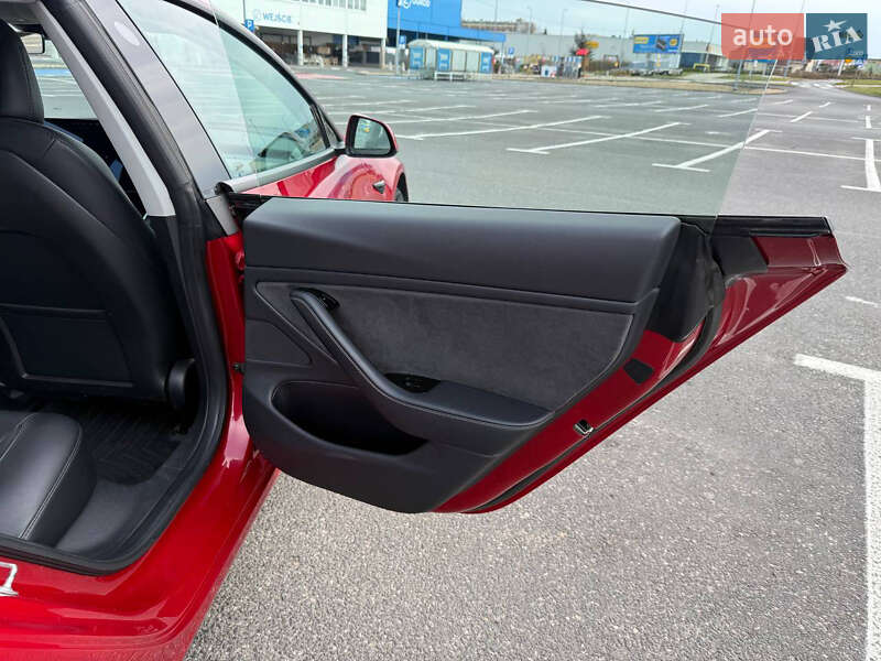 Седан Tesla Model 3 2019 в Одесі