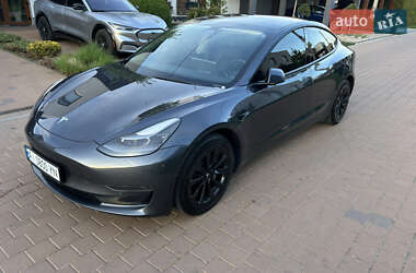 Седан Tesla Model 3 2022 в 