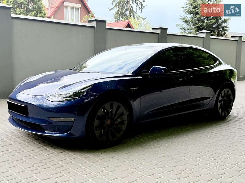 Седан Tesla Model 3 2022 в Львове