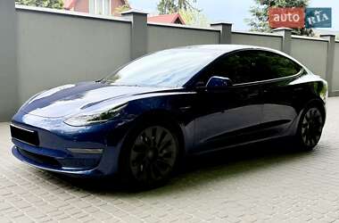 Седан Tesla Model 3 2022 в 