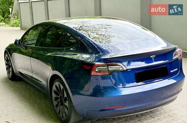 Седан Tesla Model 3 2022 в 