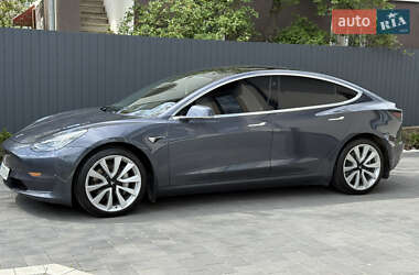 Седан Tesla Model 3 2020 в 