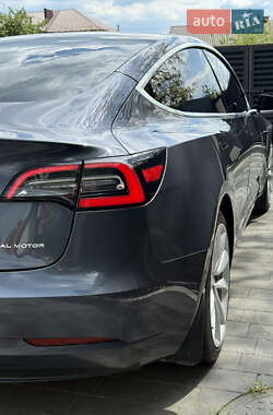 Седан Tesla Model 3 2020 в 