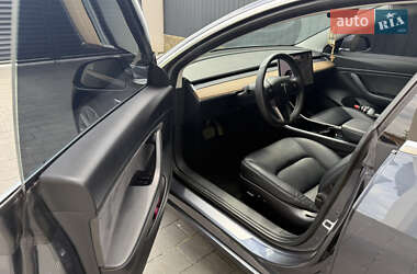 Седан Tesla Model 3 2020 в 