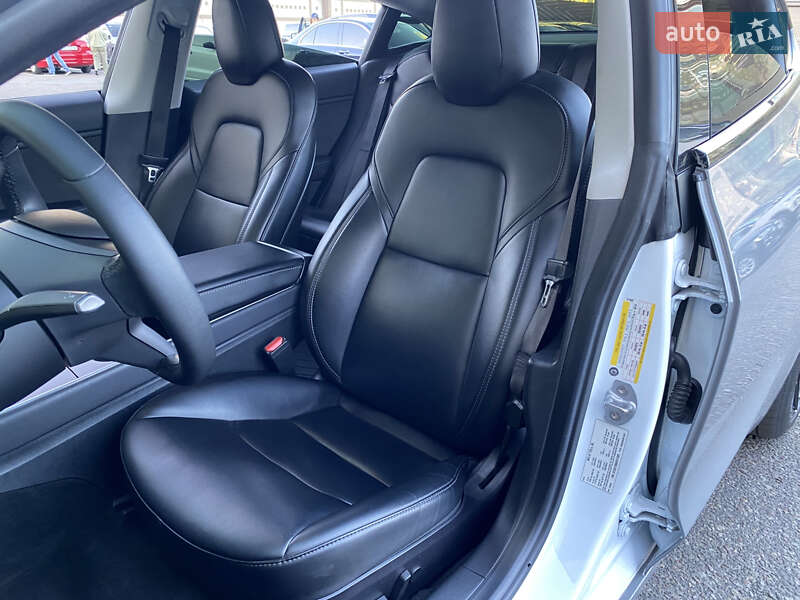 Седан Tesla Model 3 2019 в Киеве