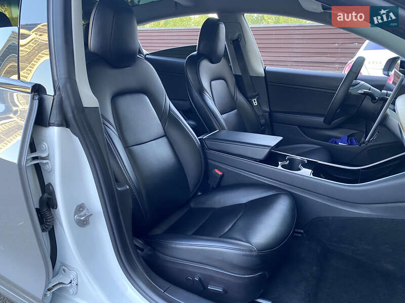 Седан Tesla Model 3 2019 в Киеве