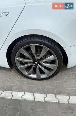 Седан Tesla Model 3 2018 в 