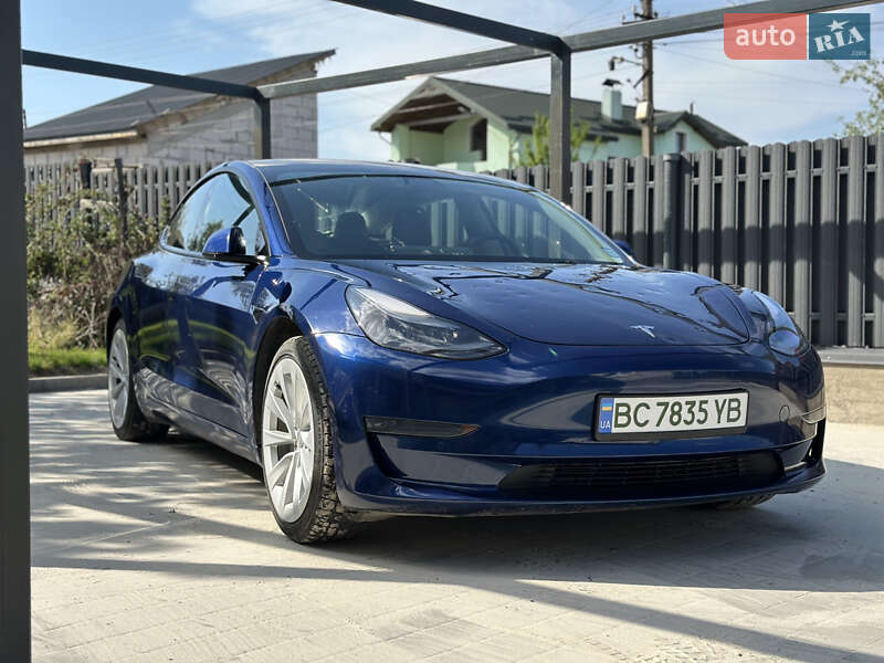 Седан Tesla Model 3 2022 в Львові