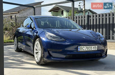 Седан Tesla Model 3 2022 в 