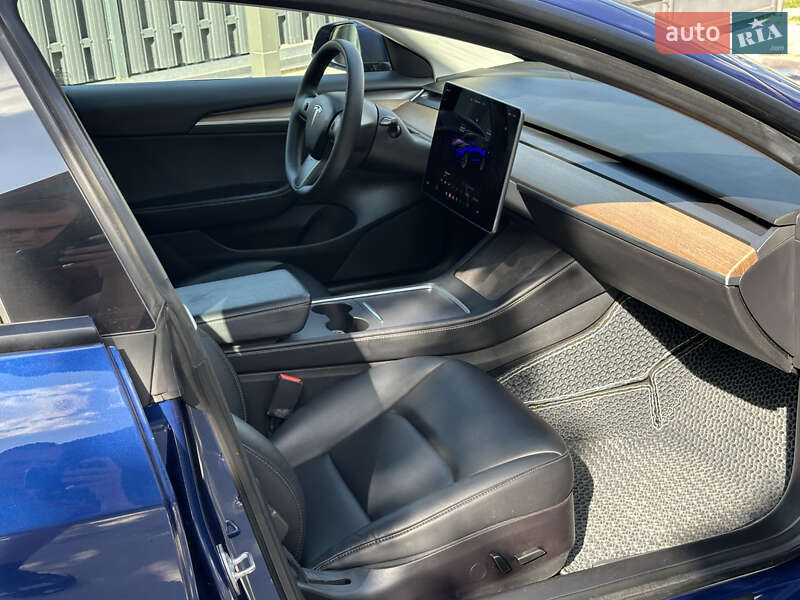Седан Tesla Model 3 2022 в Львові