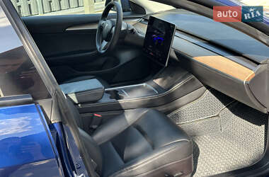 Седан Tesla Model 3 2022 в 