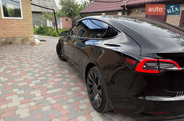 Седан Tesla Model 3 2022 в 