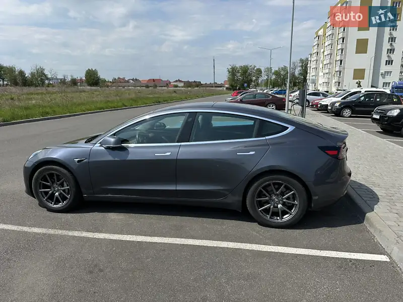 Tesla Model 3 2019