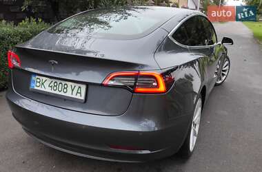 Седан Tesla Model 3 2018 в 
