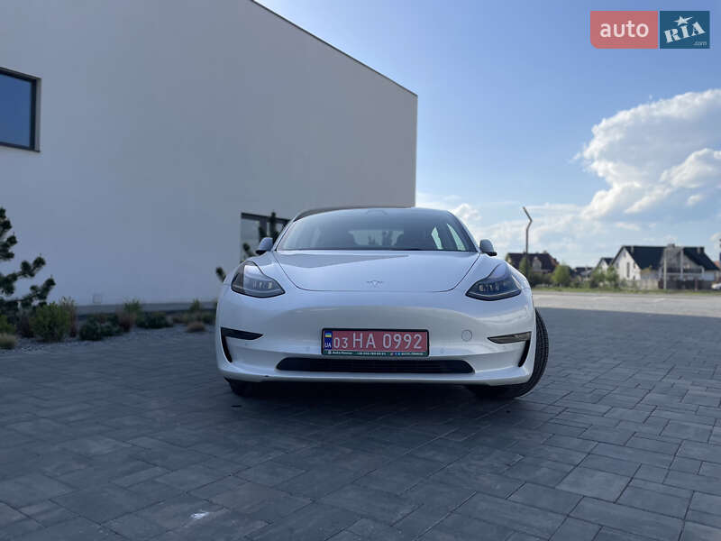 Седан Tesla Model 3 2021 в Луцке