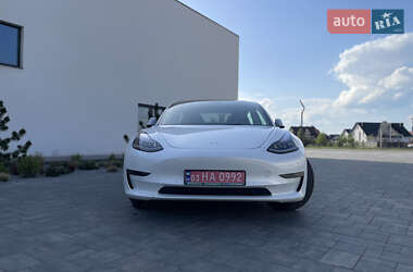 Седан Tesla Model 3 2021 в 