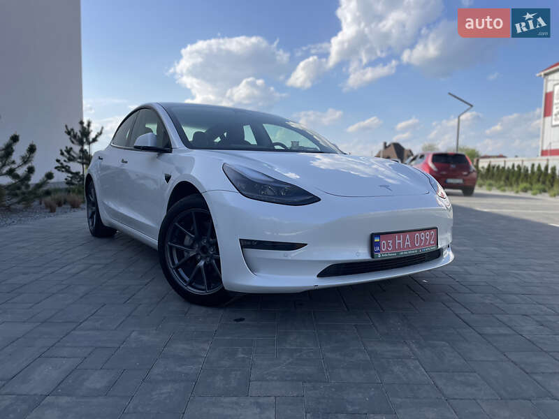 Седан Tesla Model 3 2021 в Луцке