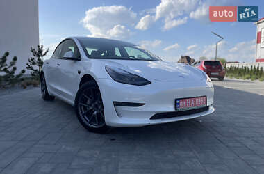 Седан Tesla Model 3 2021 в 