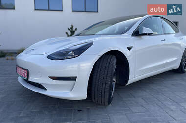 Седан Tesla Model 3 2021 в 