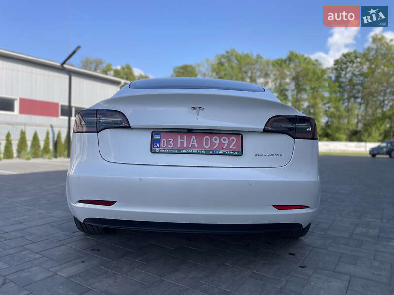 Седан Tesla Model 3 2021 в Луцке