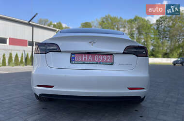 Седан Tesla Model 3 2021 в 
