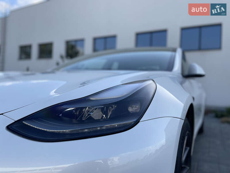 Седан Tesla Model 3 2021 в Луцке