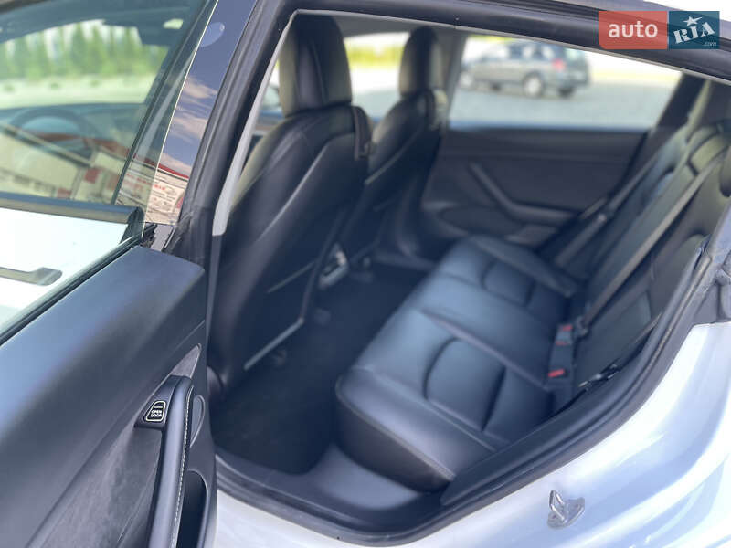 Седан Tesla Model 3 2021 в Луцке