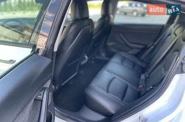 Седан Tesla Model 3 2021 в 