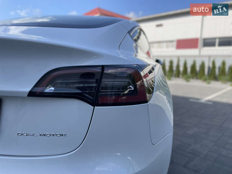 Седан Tesla Model 3 2021 в Луцке