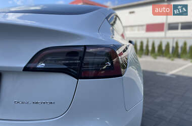 Седан Tesla Model 3 2021 в 