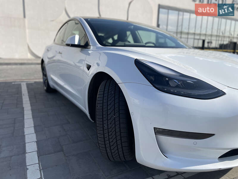 Седан Tesla Model 3 2021 в Луцке