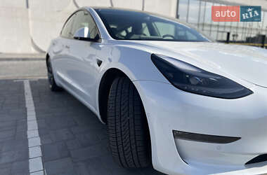Седан Tesla Model 3 2021 в 
