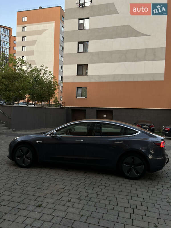 Седан Tesla Model 3 2019 в Ивано-Франковске