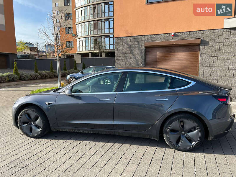 Седан Tesla Model 3 2019 в Ивано-Франковске