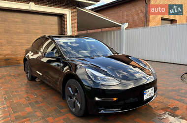 Седан Tesla Model 3 2022 в 