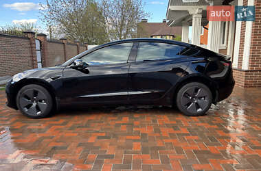 Седан Tesla Model 3 2022 в 