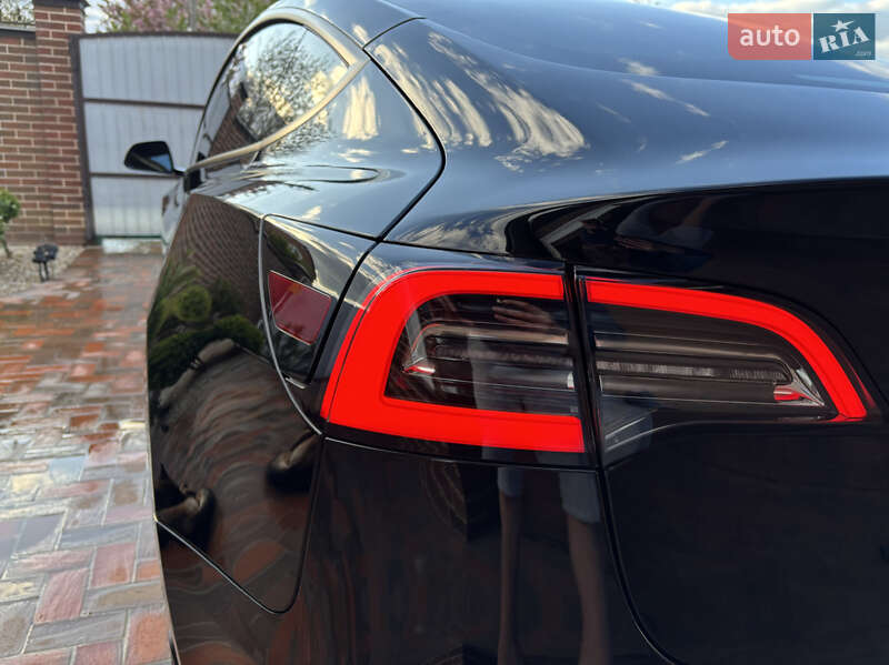 Седан Tesla Model 3 2022 в Сумах