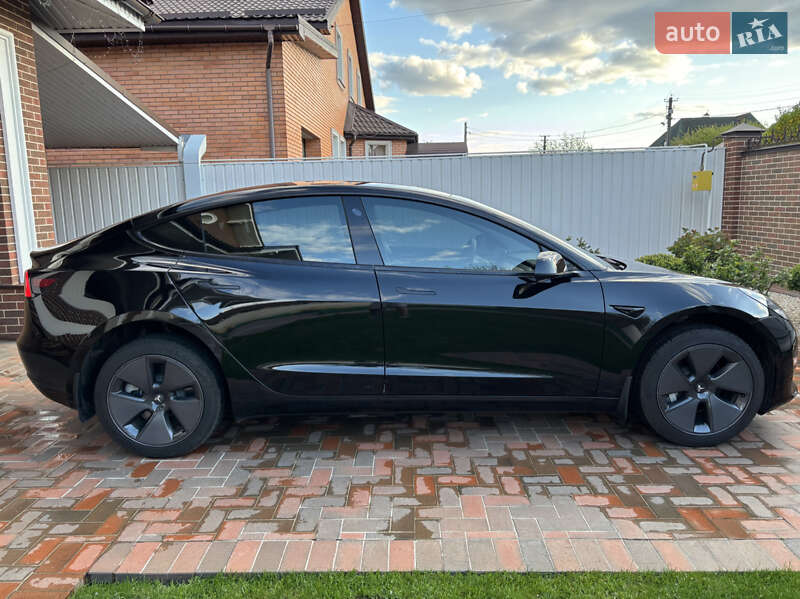 Седан Tesla Model 3 2022 в Сумах