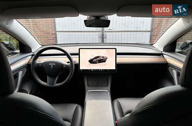 Седан Tesla Model 3 2022 в 