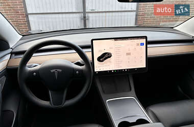 Седан Tesla Model 3 2022 в 