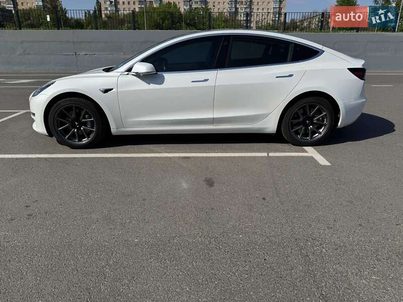Седан Tesla Model 3 2019 в Полтаве