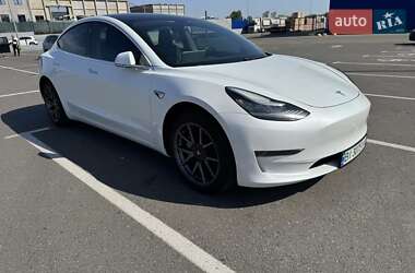 Седан Tesla Model 3 2019 в 
