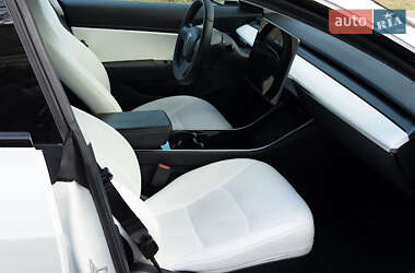 Седан Tesla Model 3 2019 в 