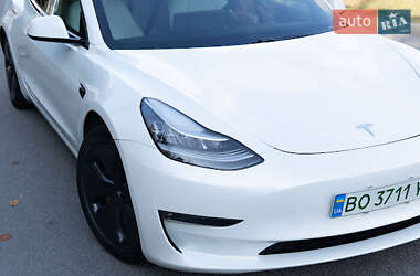 Седан Tesla Model 3 2019 в 