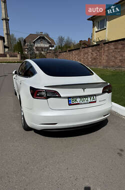 Седан Tesla Model 3 2020 в 