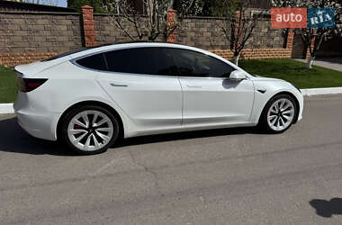 Седан Tesla Model 3 2020 в 