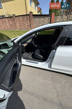 Седан Tesla Model 3 2020 в Ровно